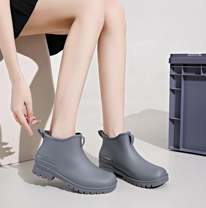 Women's Short Rain Boots Non-slip Wear-Resistant Short Boots Outdoor Work Garden Boots Fashionable Waterproof Ankle Rain Boots