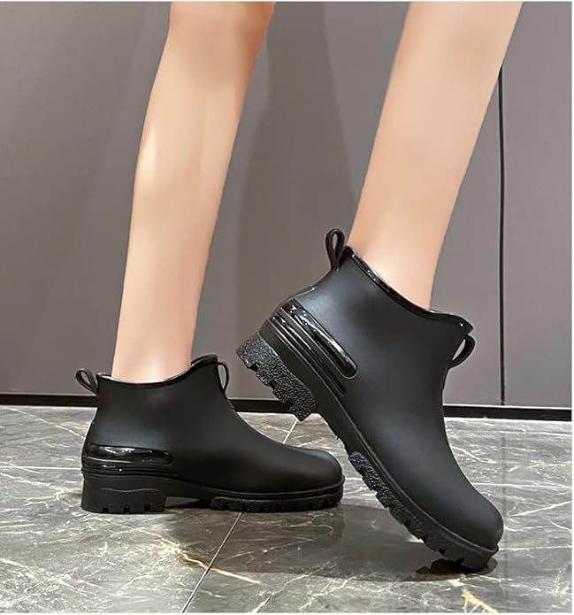 Women's Short Rain Boots Non-slip Wear-Resistant Short Boots Outdoor Work Garden Boots Fashionable Waterproof Ankle Rain Boots