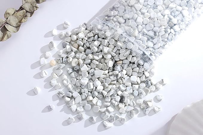 QINJIEJIE White Howlite Crystals Chips Natural Stone Gravel Bulk Crushed Rocks Pieces Polished Quartz Stone 0.55Lbs Decorative Fish Tank Pebbles Vase Filler Irregular Shaped Tumbled Gemstone for Home