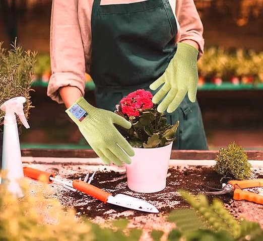 Cutting Gloves, 2 Pairs of Cut Resistant Gloves Food Grade, Cut Resistant Gloves for Kitchen, Oyster Shucking, Fish Fillet Processing, Carving Wood and Gardening(Small-Yellow)