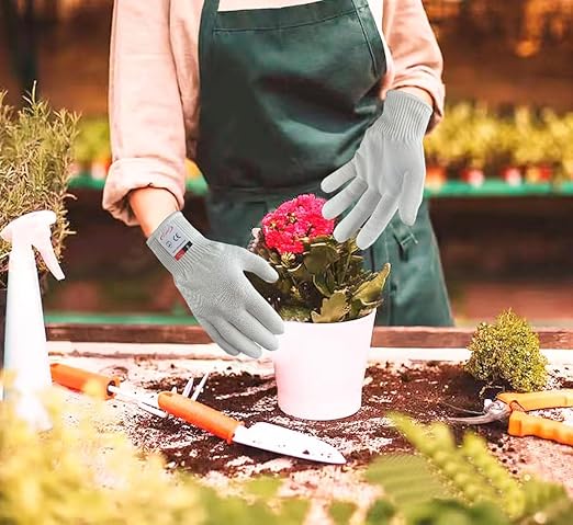 Cutting Gloves, 2 Pairs of Cut Resistant Gloves Food Grade, Cut Resistant Gloves for Kitchen, Oyster Shucking, Fish Fillet Processing, Carving Wood and Gardening(Large-White)