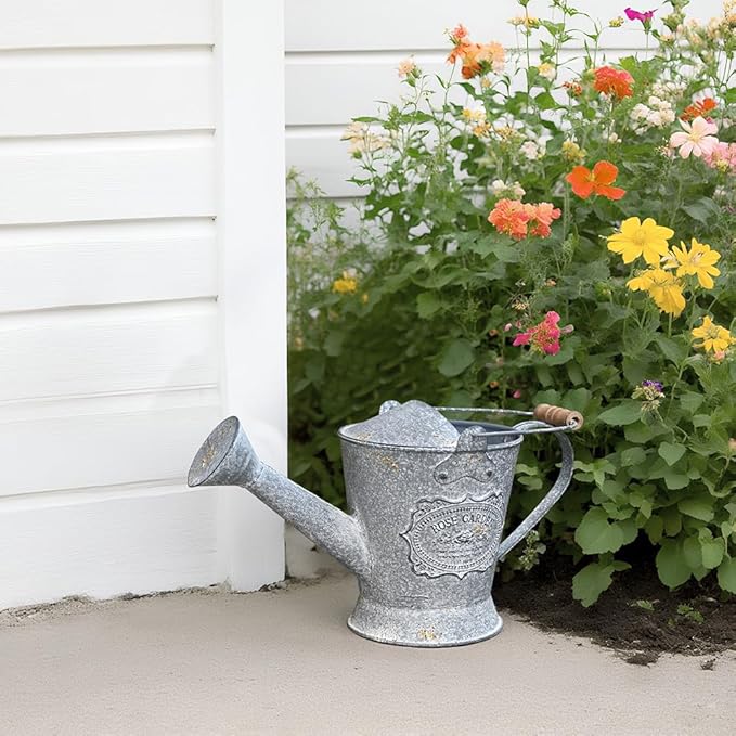 Vintage Metal Watering Can with Wooden Handle, Watering Can for Indoor/Outdoor Plants, Shabby Chic Decor for Home Balcony Courtyard Garden