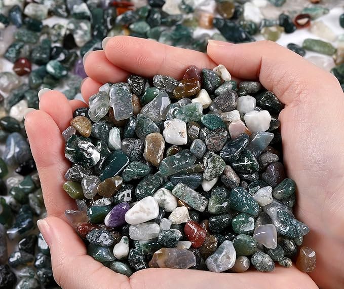 QINJIEJIE Aquatic Agate Crystals Chips Natural Stone Gravel Bulk Crushed Rocks Pieces Polished Quartz Stone 0.55Lbs Decorative Fish Tank Pebbles Vase Filler Irregular Shaped Tumbled Gemstone for Home