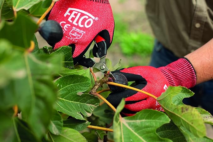 Felco F320 Pruning Snips – 6" Swiss-Made Garden Clippers with Curved Blade & Rounded Tip | Pruning Shears for Gardening | Garden Snips and Pruners with Carbon Steel Blade, Sap Groove