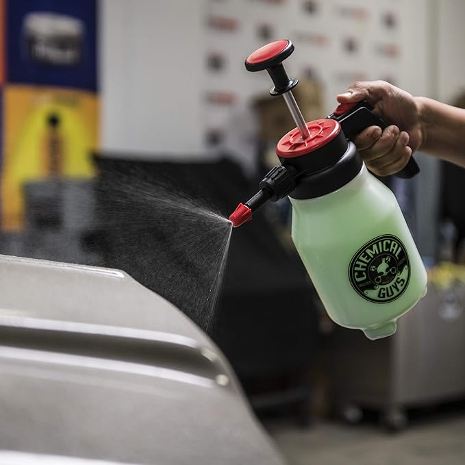 Chemical Guys Mr. Sprayer Full Function Pressure Atomizer and Pump Sprayer - Professional 50 oz Bottle for Home, Garden, Car Detailing, Cleaning and Washing - Easy Pump Action and Adjustable Spray